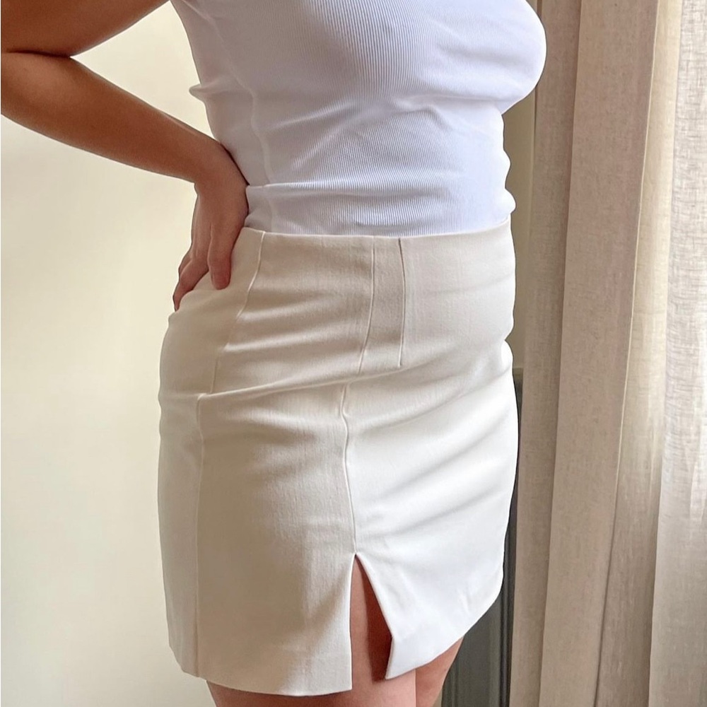 Djerf Avenue Must Have Mini Skirt in Cream M
